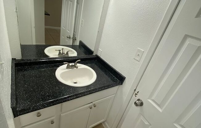 1 bed, 1 bath, 563 sqft, $1,130, Unit 2023