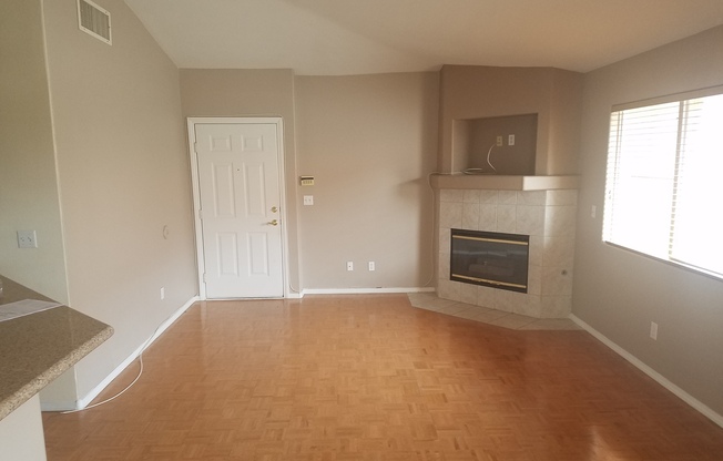 COZY 2 BED 2 BATH CONDO IN HENDERSON!