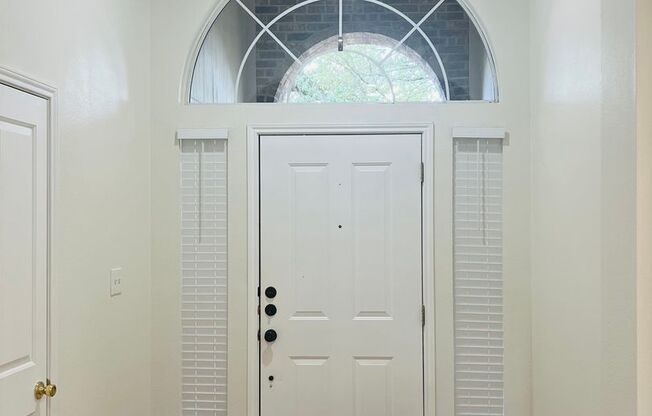 Updated Single-Story in Prime Location – Vinyl Hardwood Floors & Spacious Patio