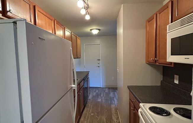 1 bed, 1 bath, 734 sqft, $1,395, Unit L11