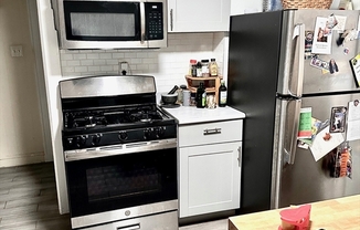 2 beds, 1 bath, 800 sqft, $2,600, Unit 1