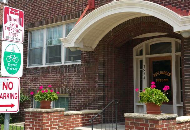 DJ Smith Realty Bryant Ave S