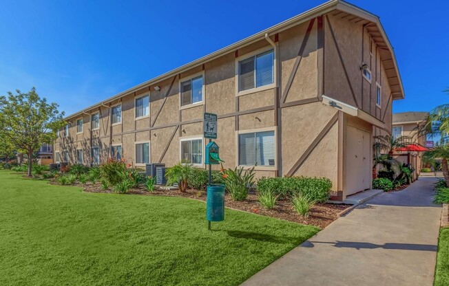 2 beds, 2 baths, $2,250, Unit 03