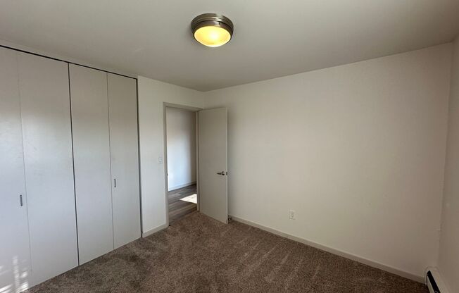 2 beds, 1 bath, $1,395, Unit 203
