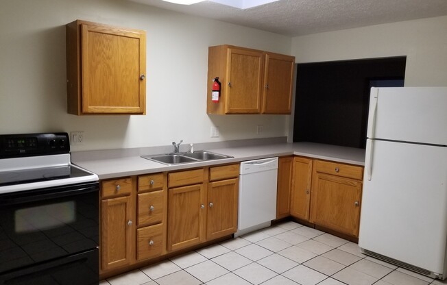 3 beds, 1 bath, 800 sqft, $1,875, Unit 631