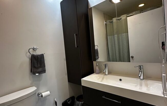 2 beds, 2 baths, $3,500, Unit #1F