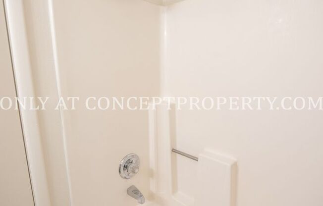 2 beds, 1 bath, 810 sqft, $1,199