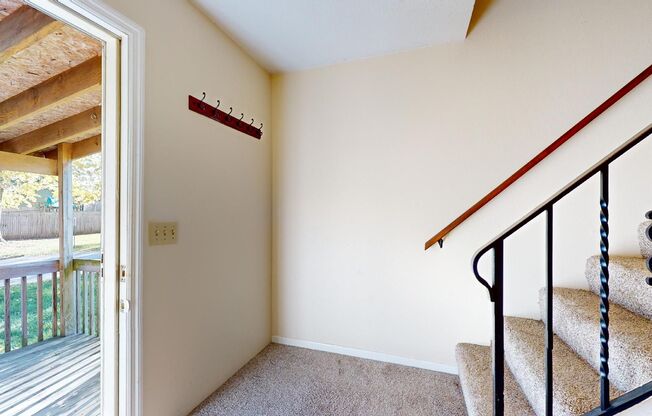 AVAILABLE JANUARY! Cute 3 Bedroom Townhouse SE Ames-721 Meadow Pl