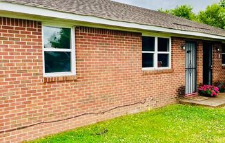 Newly Renovated 2 Bedroom 1 Bathroom Duplex located in the Indian River area of Chesapeake VA!
