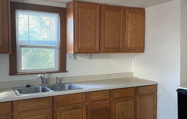 2 beds, 1 bath, $1,350