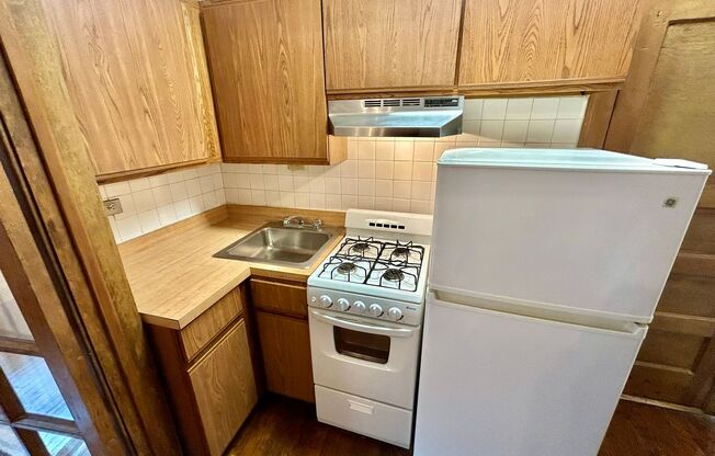 Studio, 1 bath, 400 sqft, $1,545, Unit 233-224