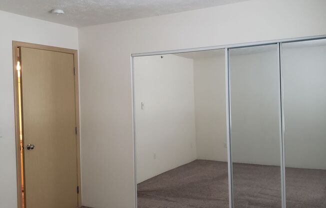 2 beds, 1 bath, 890 sqft, $1,295, Unit A201
