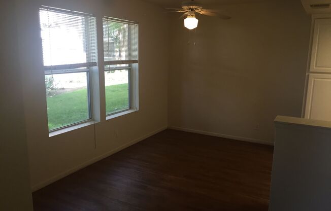 2 beds, 1 bath, 924 sqft, $3,135, Unit 123