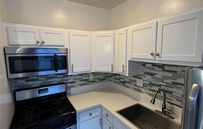 Studio, 1 bath, 440 sqft, $1,233, Unit 102a
