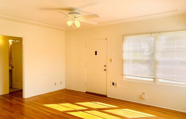 FANTASTIC 2 BD/1 BA CONDO IN CROWN POINT! 1 CAR GARAGE INCLUDED! $3,495/mo