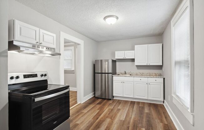 3BR/2BA Downtown House Walking Distance to Forsyth Park and Daffin Park