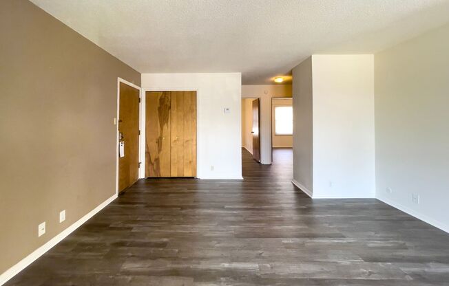 2 beds, 1 bath, 907 sqft, $895, Unit 1F