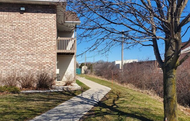 2 beds, 1 bath, 856 sqft, $1,269, Unit PL   7302