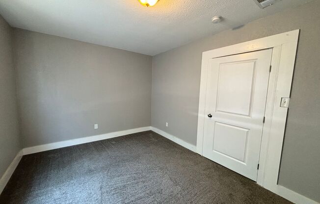 2 beds, 1 bath, 700 sqft, $1,100, Unit Unit 1