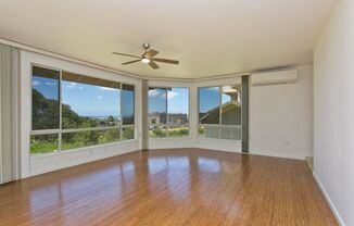 3 BED, 2 BATH 2 PARKING IN GATED MOANALUA VILLAGE
