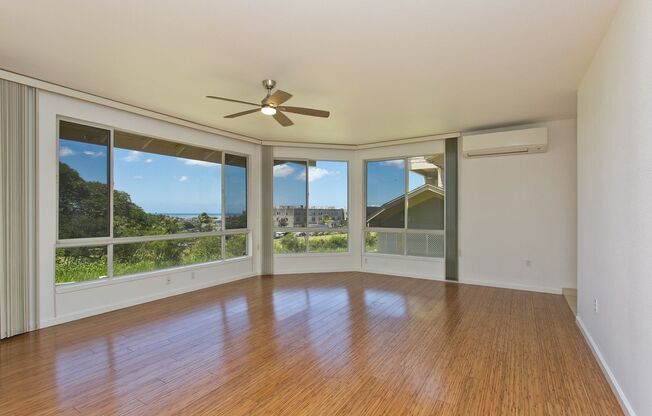 3 BED, 2 BATH 2 PARKING IN GATED MOANALUA VILLAGE
