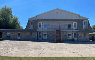 Spacious 2 bedroom 1 bath in Norman!
