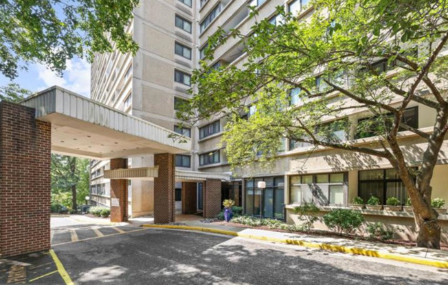 Bright And Spacious 2 Bed 2 Bath Condi With Balcony In Vibrant Highpointe