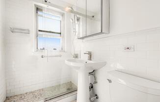 2 beds, 1 bath, 1,000 sqft, $4,250, Unit 11H
