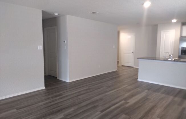 3 beds, 2 baths, $1,600