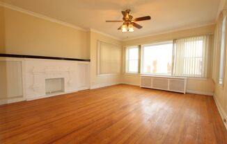 3 beds, 1 bath, $1,800, Unit Unit 2