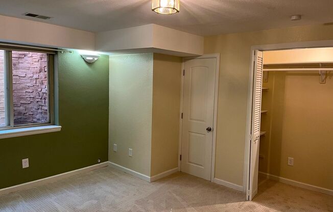 BEAUTIFUL 4 BED/3 BATH CHARMING HOME IN LONGMONT!  AVAILABLE NOW!