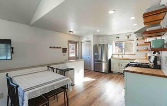 2 beds, 1 bath, $1,850, Unit A