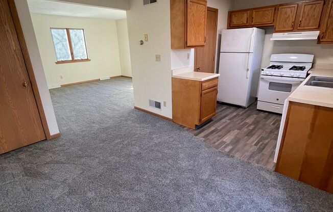 2 beds, 1.5 baths, 1,470 sqft, $1,350, Unit 83