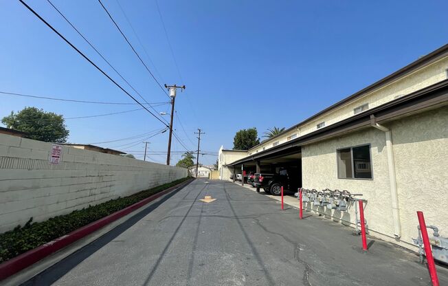 STUNNING APARTMENT! GREAT LOCATION! POOL PROPERTY