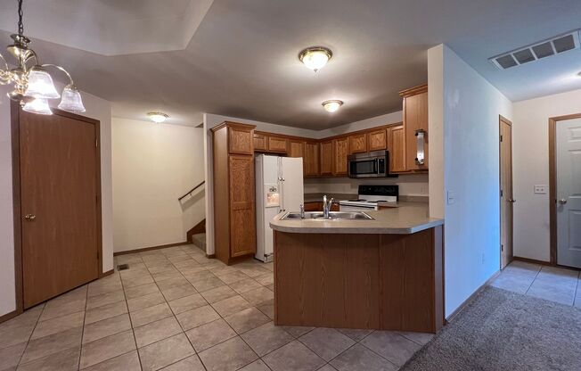 3bed/2 bath/2 car garage, 1300 sqft duplex-home! 1267 S Pinhook Dr in Nixa MO.