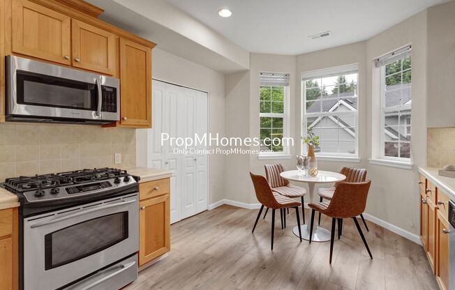Gracious 3 Bedroom Townhome in West Linn!
