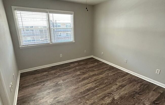 1 bed, 1 bath, 616 sqft, $878, Unit 33