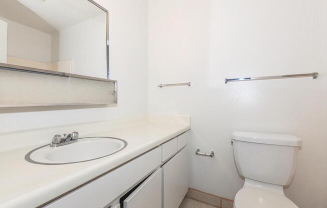 Studio, 1 bath, 410 sqft, $815, Unit 2-19