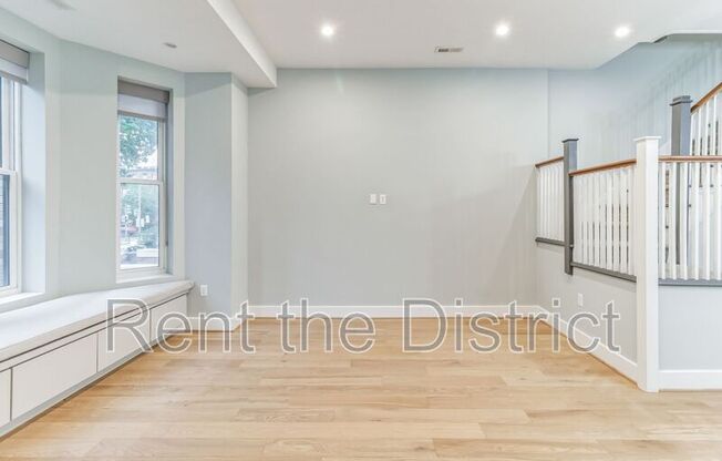1239 KENYON ST NW