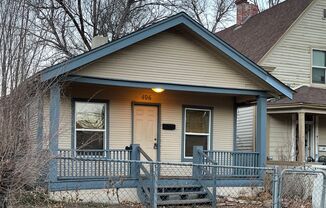 Downtown Cottage Newly Painted walls!