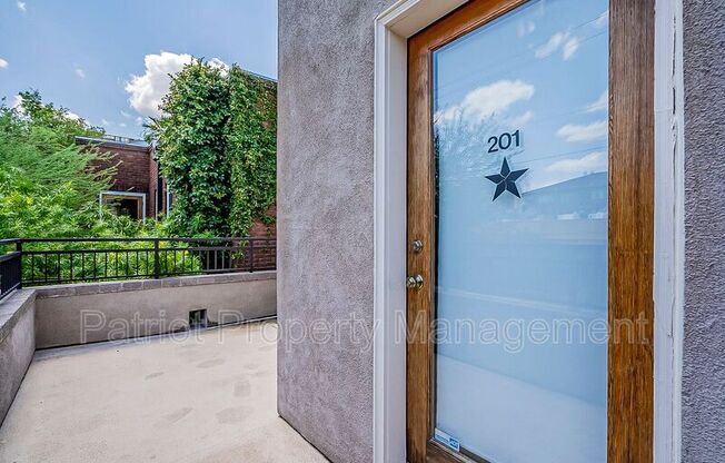 304 W Roosevelt  Unit 201