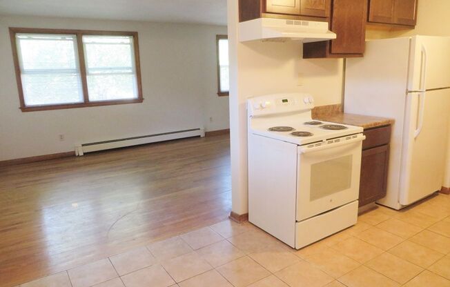 2 beds, 1 bath, 850 sqft, $1,299, Unit 5806-3 Russett