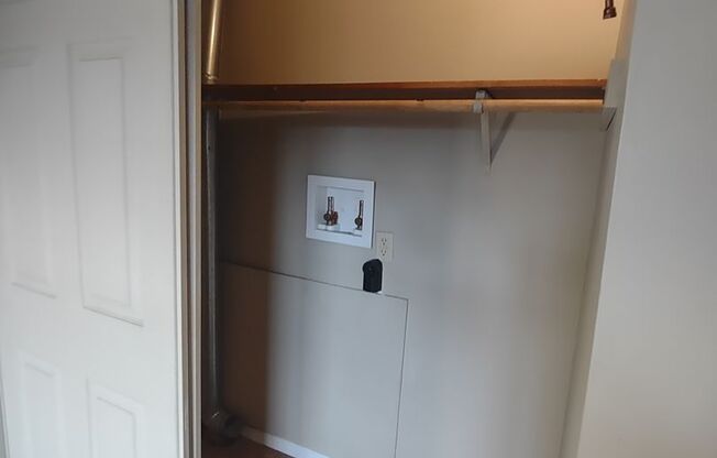 2 beds, 1 bath, 960 sqft, $984, Unit 109