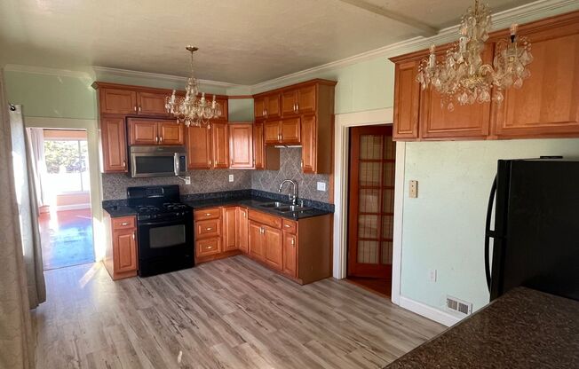 2 beds, 1 bath, $2,675