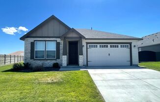 Beautiful Three Bedroom Home in West Richland!