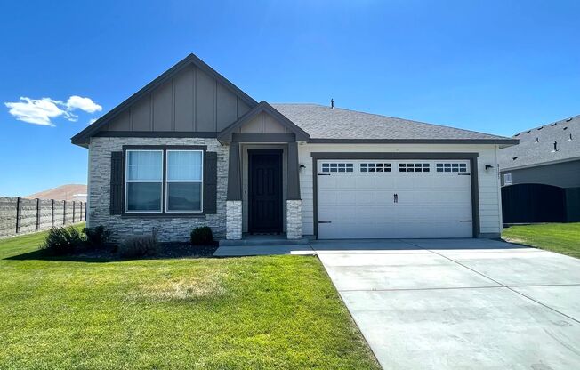 Beautiful Three Bedroom Home in West Richland!