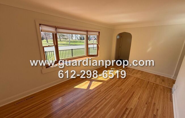 Roseville House in Secluded Midland Hills, Updated Kitchen, Large Primary Suite, Family Room