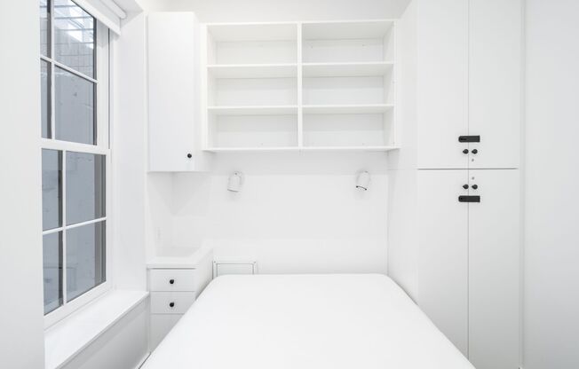 1 bed, 1 bath, 100 sqft, $1,350