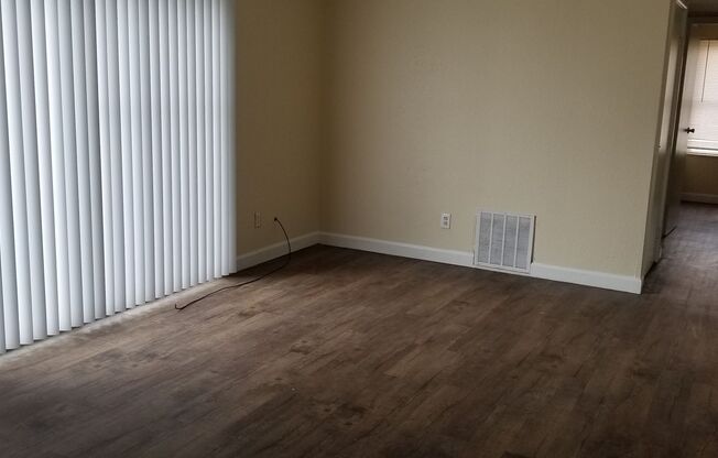 2 beds, 1 bath, 825 sqft, $775