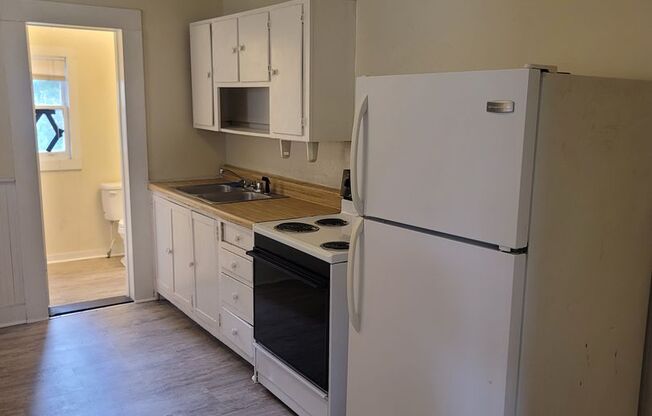 1 bed, 1 bath, 950 sqft, $800, Unit 221